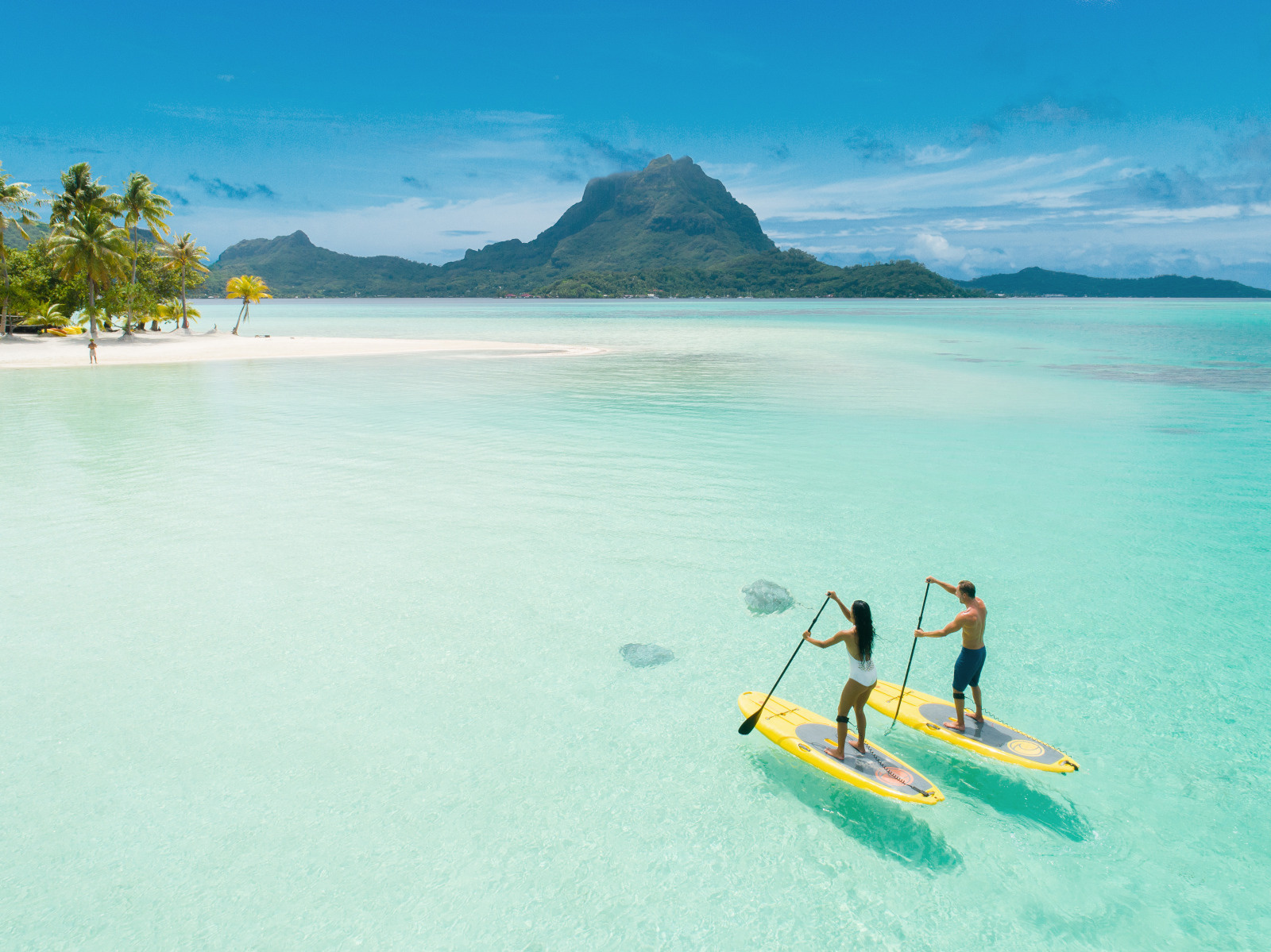 A_BoraBora_PrivateBeach_Paddleboarding_1102©PAULGAUGUIN-PONANT-Tim McKenna (1)
